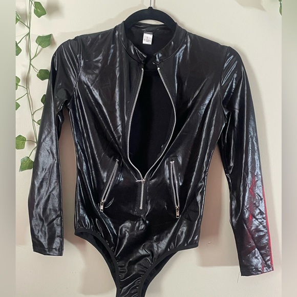 Small,black,zippers - Picture 2 of 3